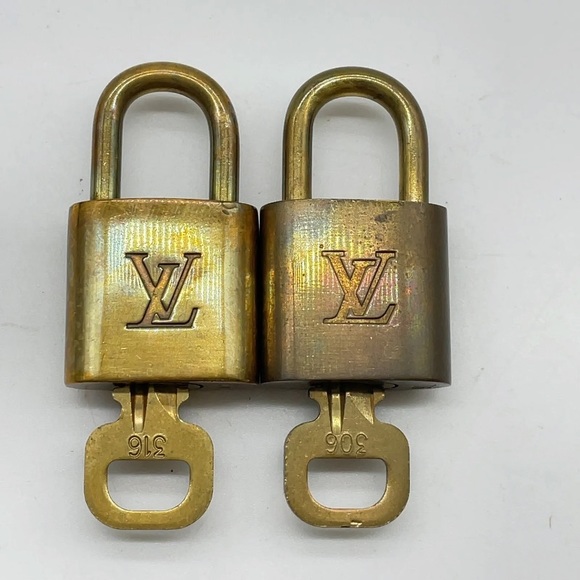 Authentic LOUIS VUITTON Padlock & Key Matchings Sets Gold 20pcs - Picture 8 of 11